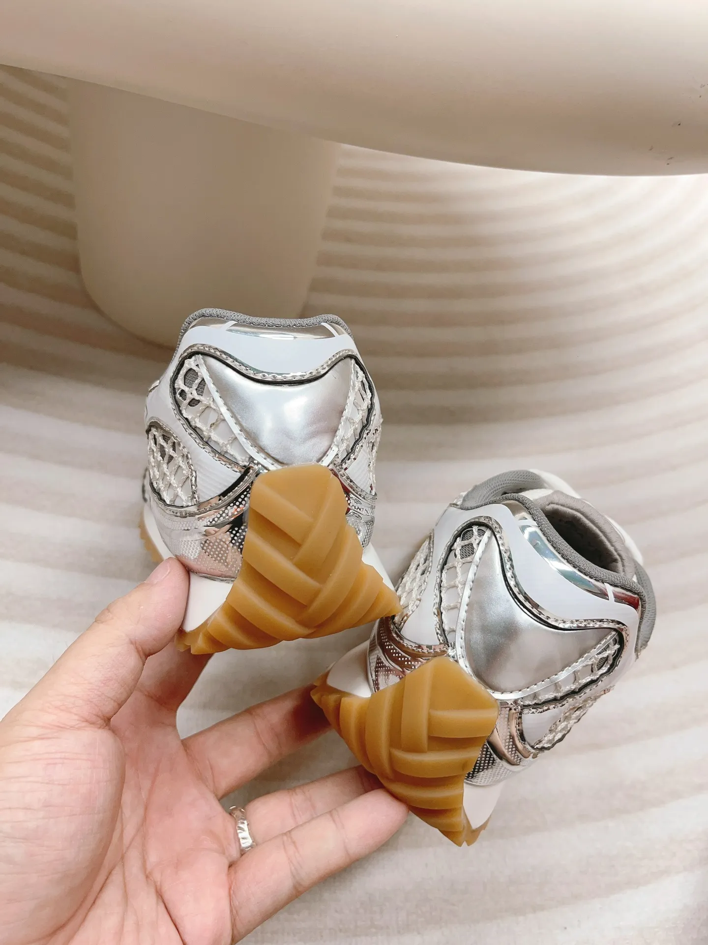 👟👟Ex-factory price 560 🌈🌈 Women's shoes, women's clothing, the latest hot models, couples' models, Bottega Veneta BV23, the new Orbit designer's curtain call, casual sneakers, a new style of freehand pure and unconstrained, with modern symbols of color, fashionable, cool and handsome, simply invincible, retro and versatile, all original craftsmanship, size 35-44